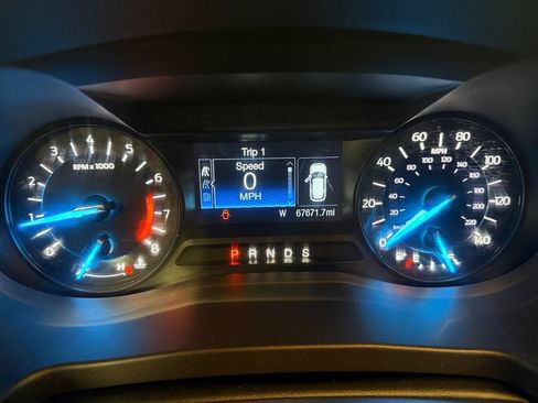 Used 2017 Ford Explorer XLT image 19