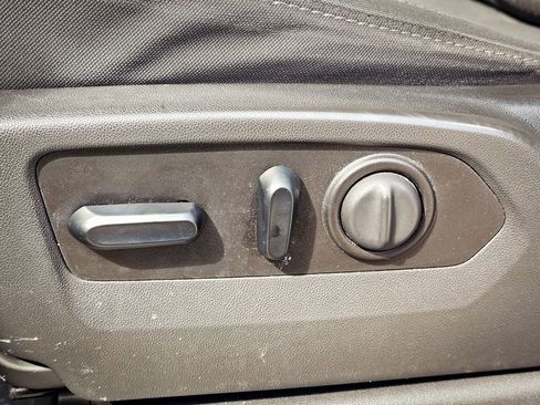 Used 2020 GMC Sierra 1500 Elevation w/ Elevation Value Package image 17