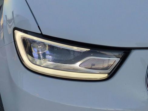 New 2026 Chrysler Pacifica Limited w/ Uconnect Theater Family Group image 10