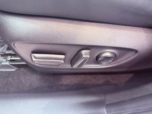 Used 2020 Toyota RAV4 Limited AWD/4WD image 23