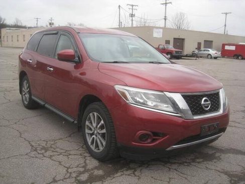 Used 2014 Nissan Pathfinder S AWD/4WD image 3