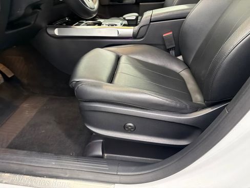 Used 2020 Mercedes-Benz GLB 250 w/ Premium Package image 10