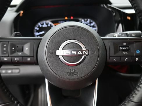 Used 2025 Nissan Pathfinder SV image 11