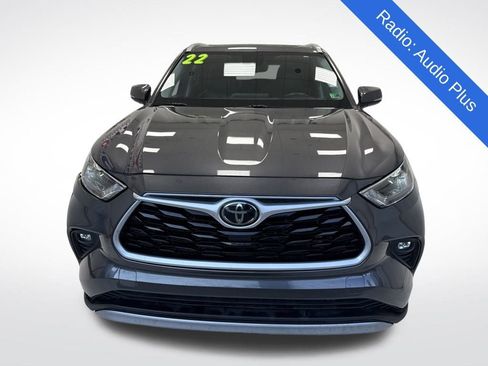 Used 2022 Toyota Highlander XLE image 2