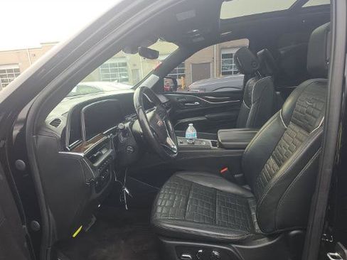 Used 2022 Cadillac Escalade ESV Premium Luxury Platinum AWD/4WD image 3