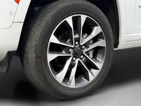 Used 2023 Jeep Grand Cherokee Overland image 30