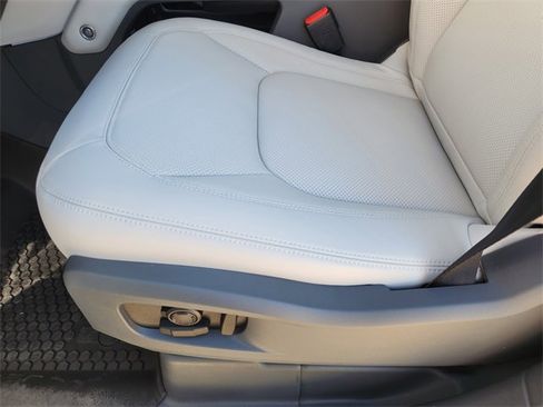 Used 2026 Land Rover Defender 110 S image 17