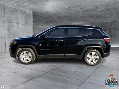 Certified 2022 Jeep Compass Latitude image 3