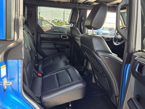 Used 2025 Ford Bronco Badlands AWD/4WD image 14