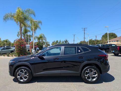 Used 2025 Chevrolet Trax LT w/ Driver Confidence Package image 2