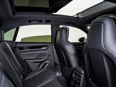 New 2026 Porsche Macan 4 Electric image 16