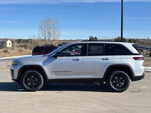 New 2026 Jeep Grand Cherokee 4WD image 2