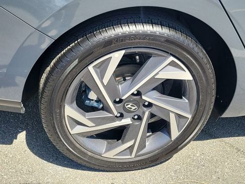 Used 2025 Hyundai Elantra Limited FWD image 31