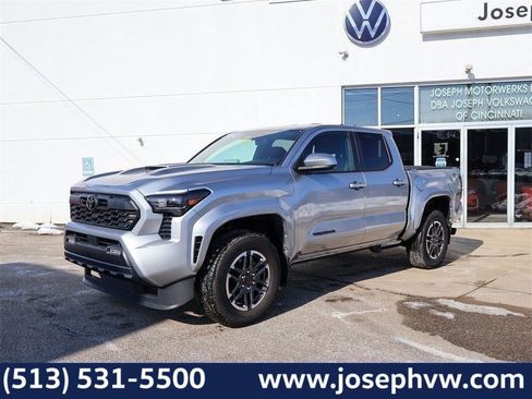 Used 2024 Toyota Tacoma TRD Sport image 1