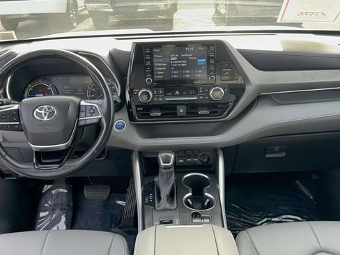 Certified 2021 Toyota Highlander XLE image 15