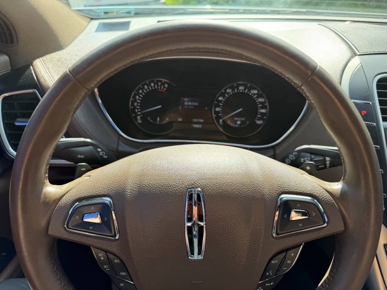 Used 2016 Lincoln MKX Reserve w/ Technology Package FWD image 25