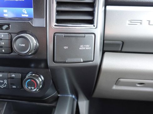 Used 2022 Ford F250 XLT w/ Black Appearance Package image 43