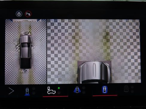 Used 2025 GMC Canyon AT4 w/ Technology Plus Package image 17