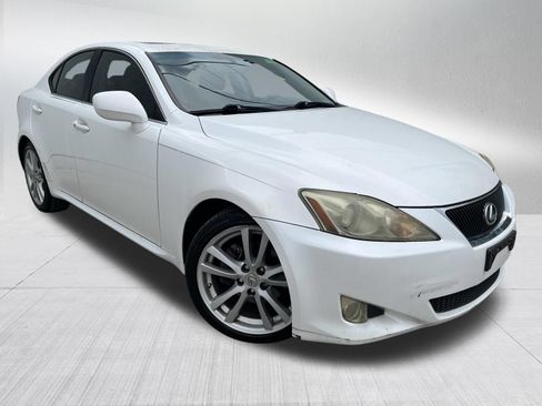 Used 2007 Lexus IS 250 w/ Premium Pkg RWD image 3