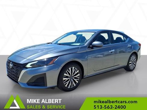 Used 2023 Nissan Altima 2.5 SV FWD image 3
