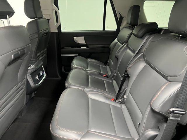 Used 2025 Ford Expedition Active AWD/4WD image 45