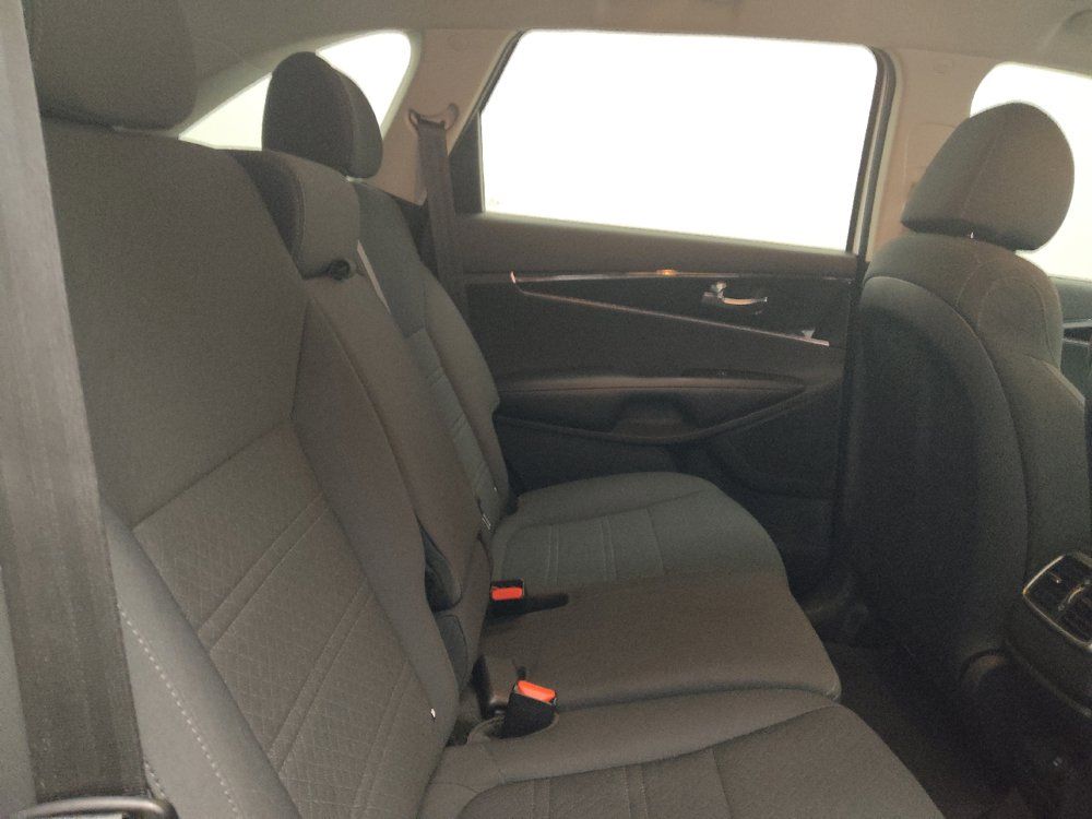 Used 2019 Kia Sorento L FWD image 19
