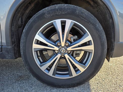 Used 2018 Nissan Rogue SL w/ Premium Package image 32