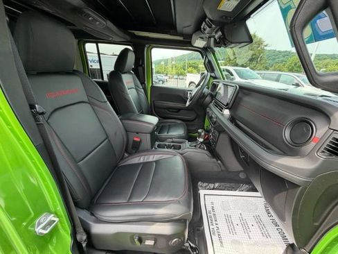 Used 2025 Jeep Wrangler Unlimited Rubicon AWD/4WD image 38