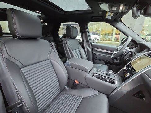 New 2026 Land Rover Discovery Limited Edition image 21