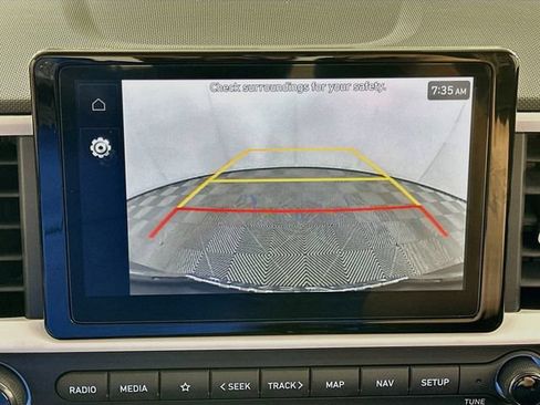 Used 2025 Hyundai Venue Limited FWD image 17