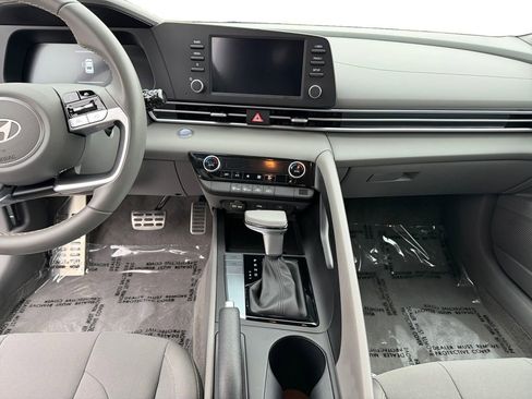 Certified 2025 Hyundai Elantra Sport image 10