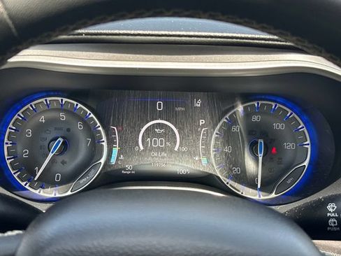 Used 2022 Chrysler Pacifica Touring-L FWD image 25