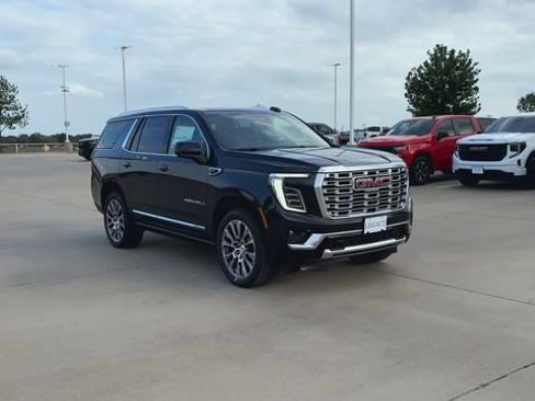 New 2026 GMC Yukon Denali w/ Denali Reserve Package image 3