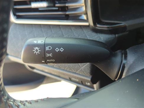 Used 2025 Toyota Camry XLE FWD image 15
