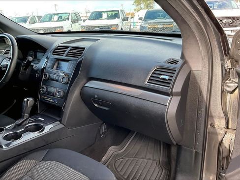 Used 2019 Ford Explorer XLT FWD image 23