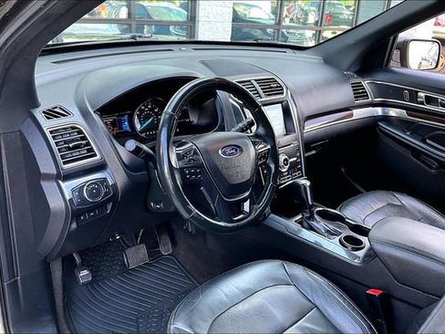 Used 2017 Ford Explorer Limited w/ Equipment Group 301A FWD image 14