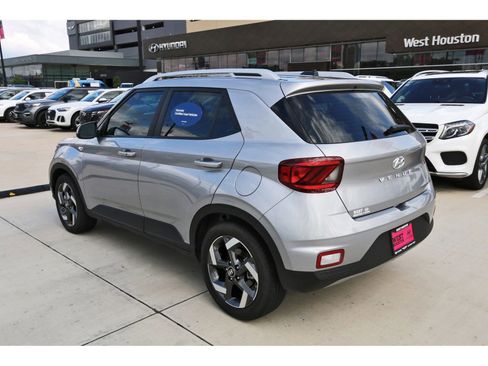 Certified 2025 Hyundai Venue SEL FWD image 7