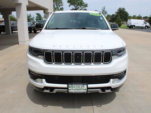 Certified 2023 Jeep Wagoneer Series II w/ Convenience Group I AWD/4WD image 3