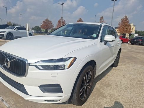 Used 2020 Volvo XC60 T6 Momentum image 2