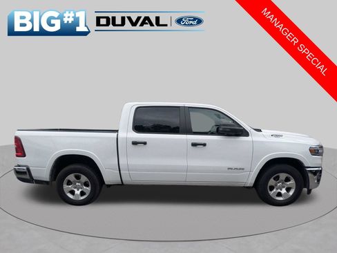 Used 2025 RAM 1500 Big Horn AWD/4WD image 3