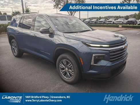 New 2026 Chevrolet Traverse LT w/ Driver Confidence Package image 1