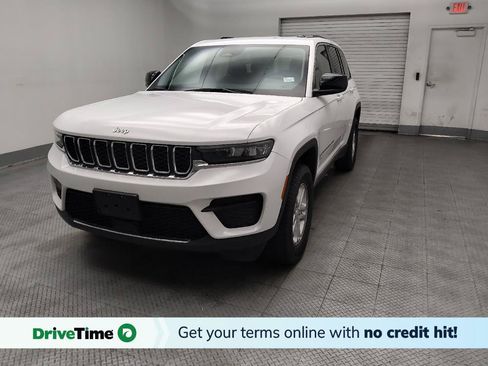 Used 2023 Jeep Grand Cherokee Laredo AWD/4WD image 1