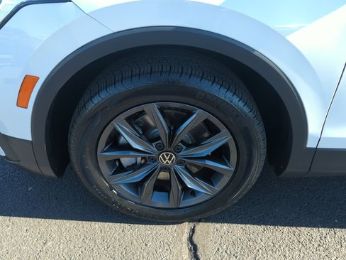 Certified 2023 Volkswagen Tiguan SE w/ Panoramic Sunroof Package image 25
