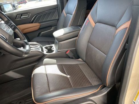Used 2024 GMC Canyon AT4 w/ AT4 Premium Package AWD/4WD image 11