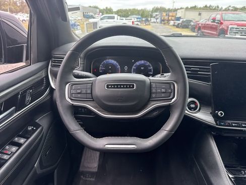 Used 2024 Jeep Wagoneer L Series II w/ Flexible Seating Group RWD image 13