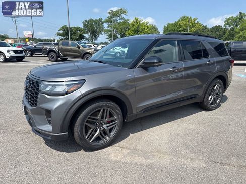 New 2026 Ford Explorer ST-Line w/ ST-Line Street Pack RWD image 2