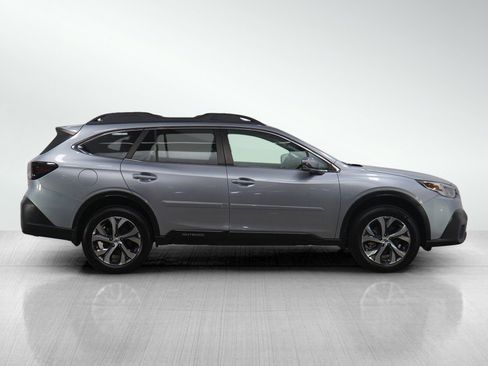 Used 2022 Subaru Outback Limited XT image 6