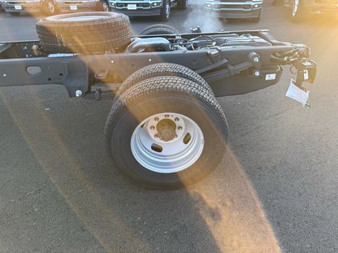 New 2025 Ford F350 XL w/ XL Chrome Package image 15