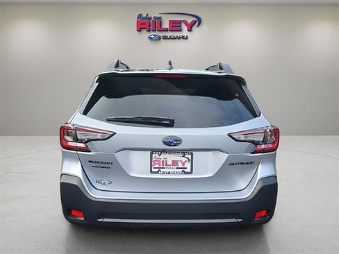 Used 2025 Subaru Outback Onyx Edition image 4