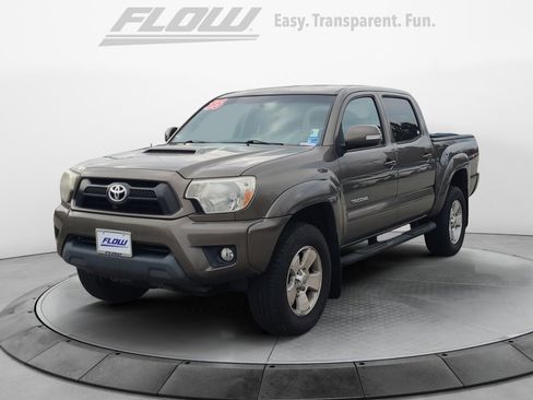 Used 2015 Toyota Tacoma 4x4 Double Cab w/ TRD Sport Package image 4